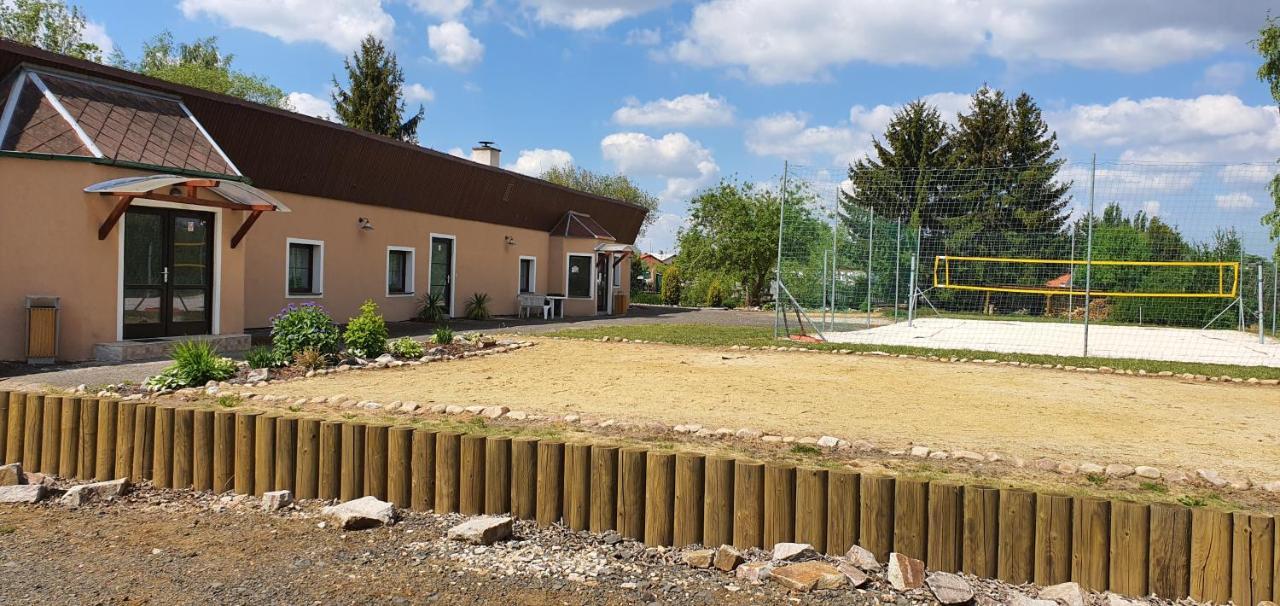 Penzion a hospůdka U Anny Nové Sedlo Exterior foto